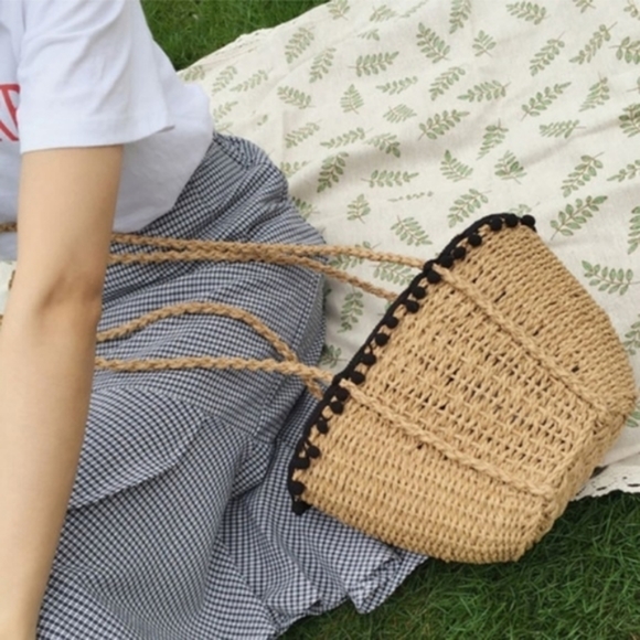 Rattan Beach Shoulder Bag Purse Pompom Woven - Picture 7 of 7